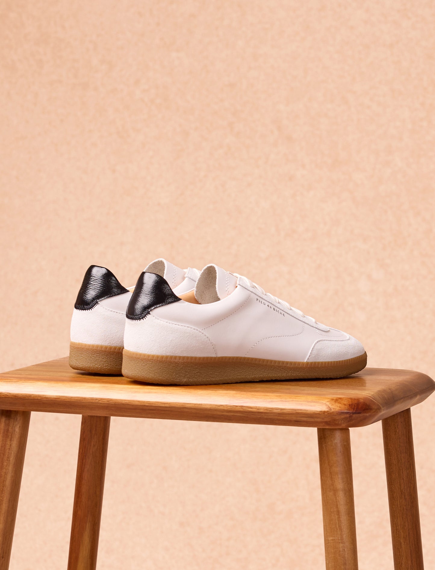 Sacha - White & Black