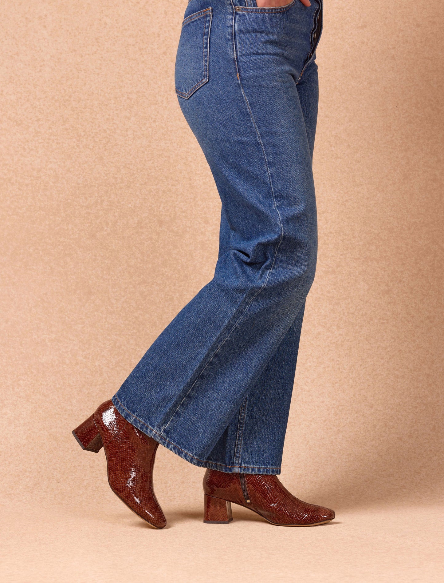 Albane - Mahogany Reptile