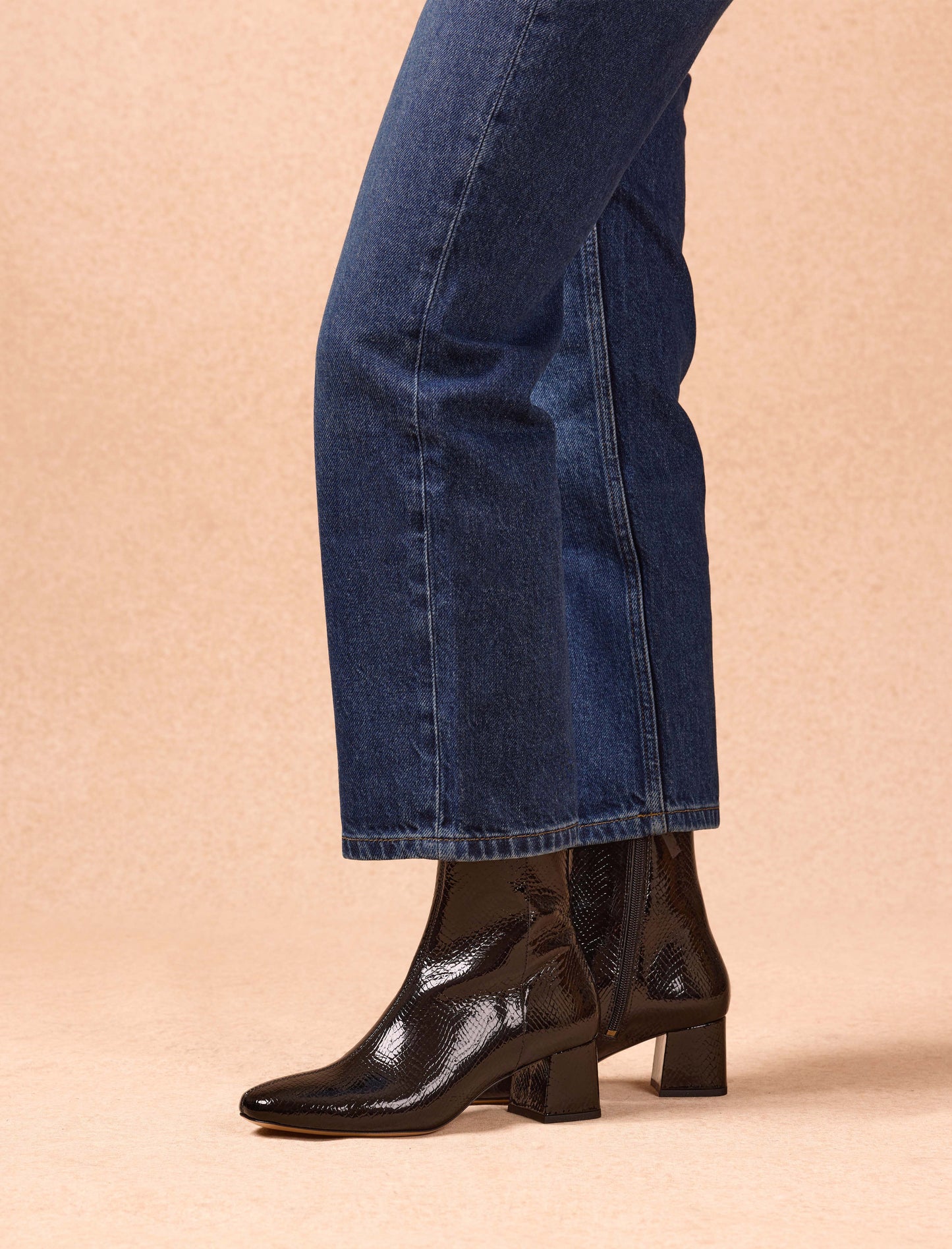 Albane - Black reptile