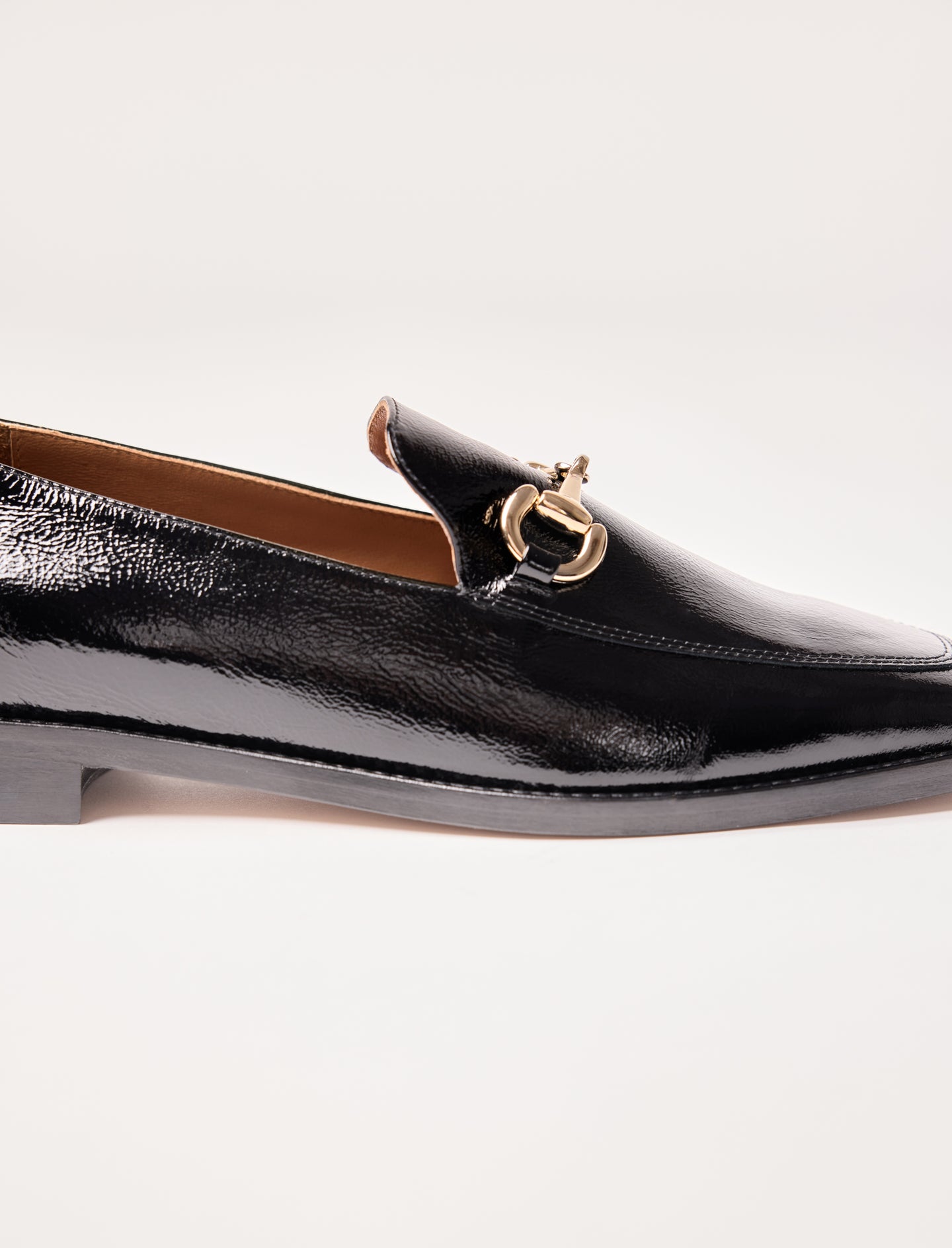 mocassins en cuir verni noir pour femme