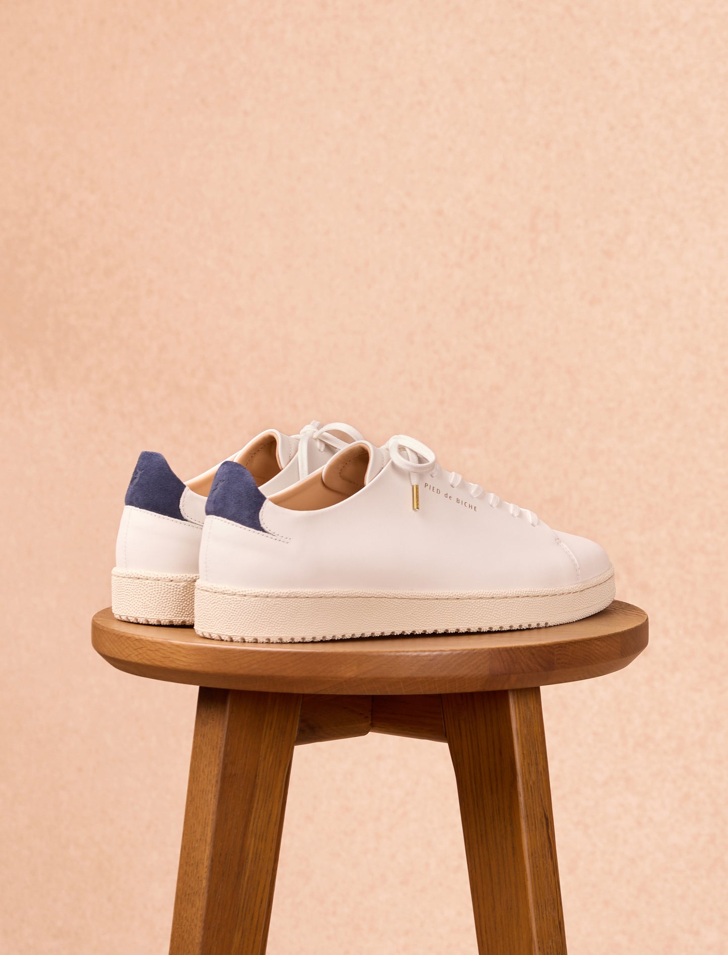 Arthur - White & navy 