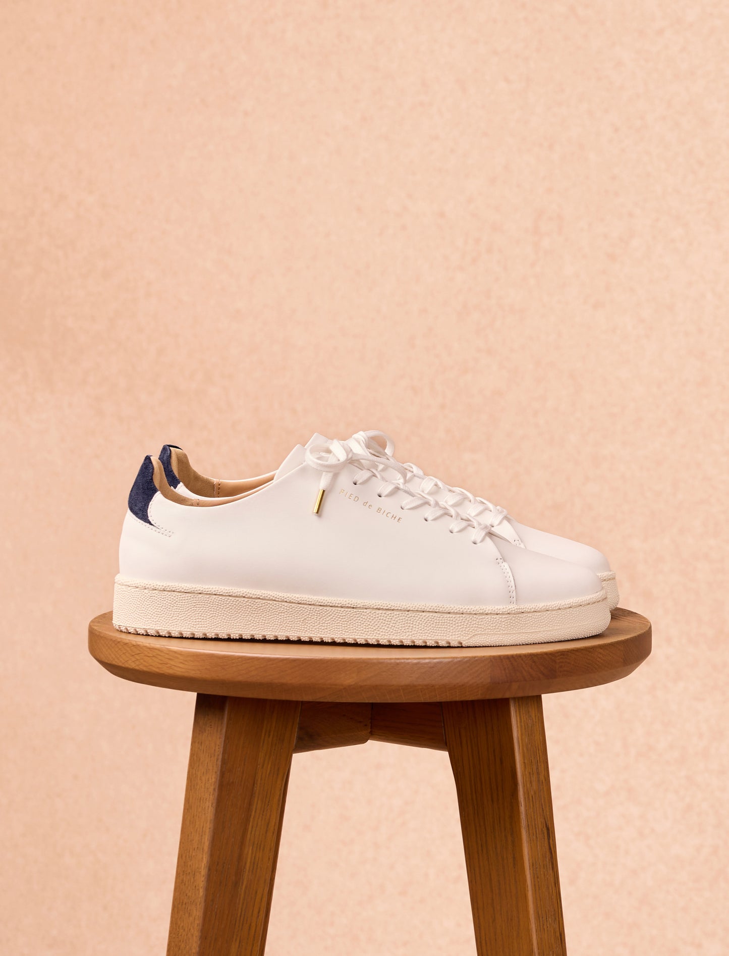 Arthur - White & navy 