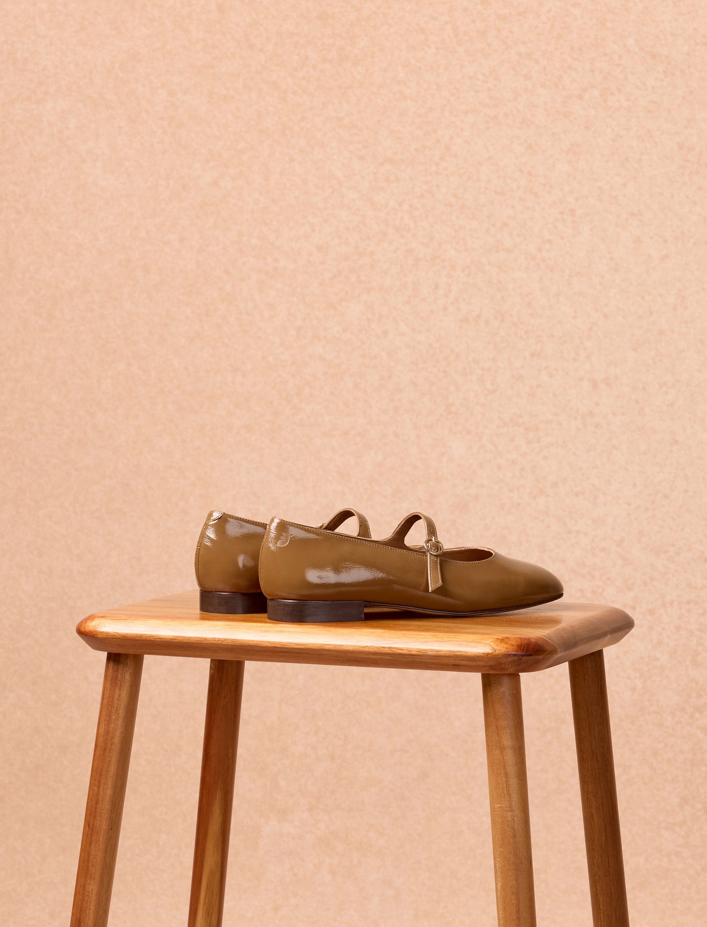 Camélia - Shiny Olive 