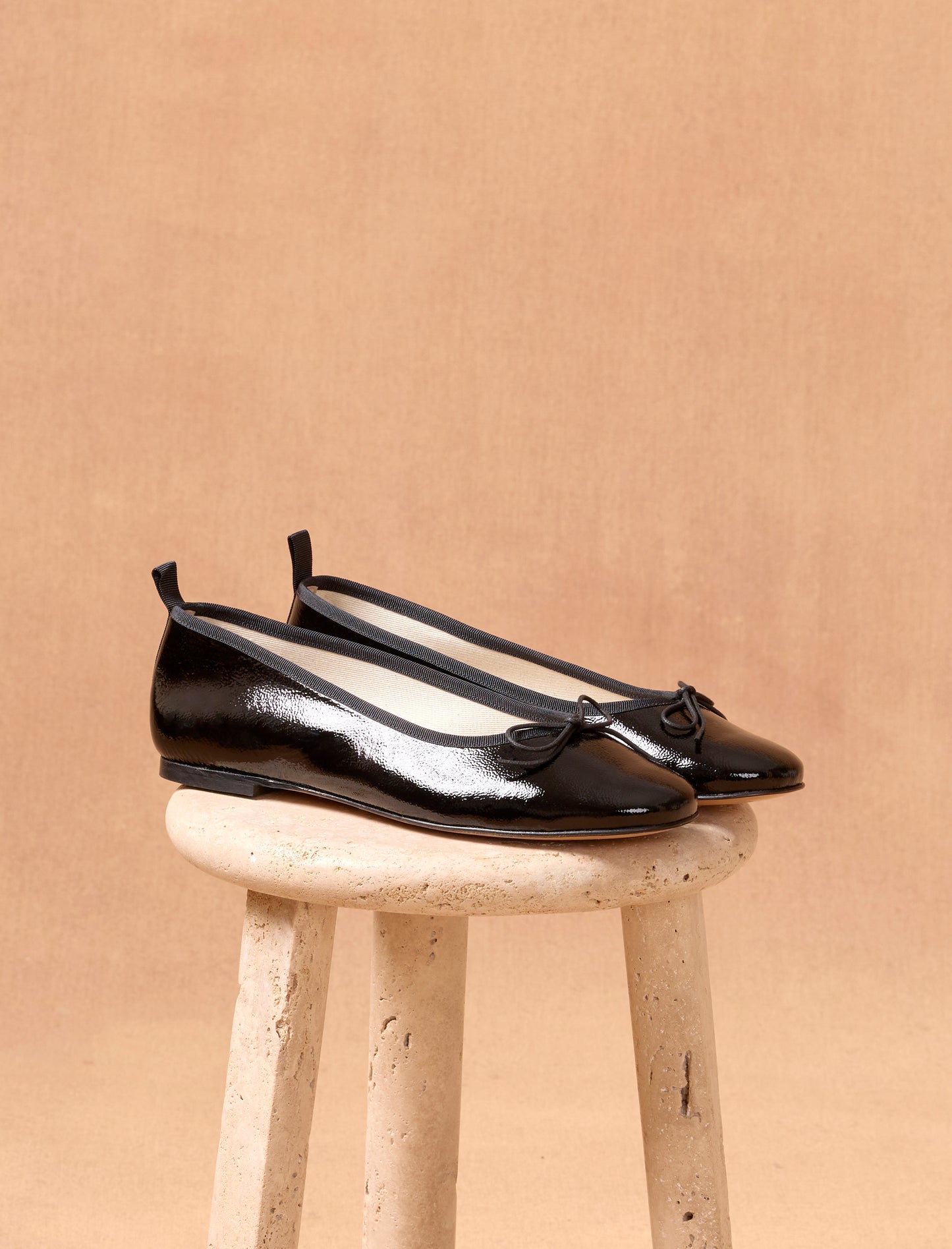 Léna - Polished Black 