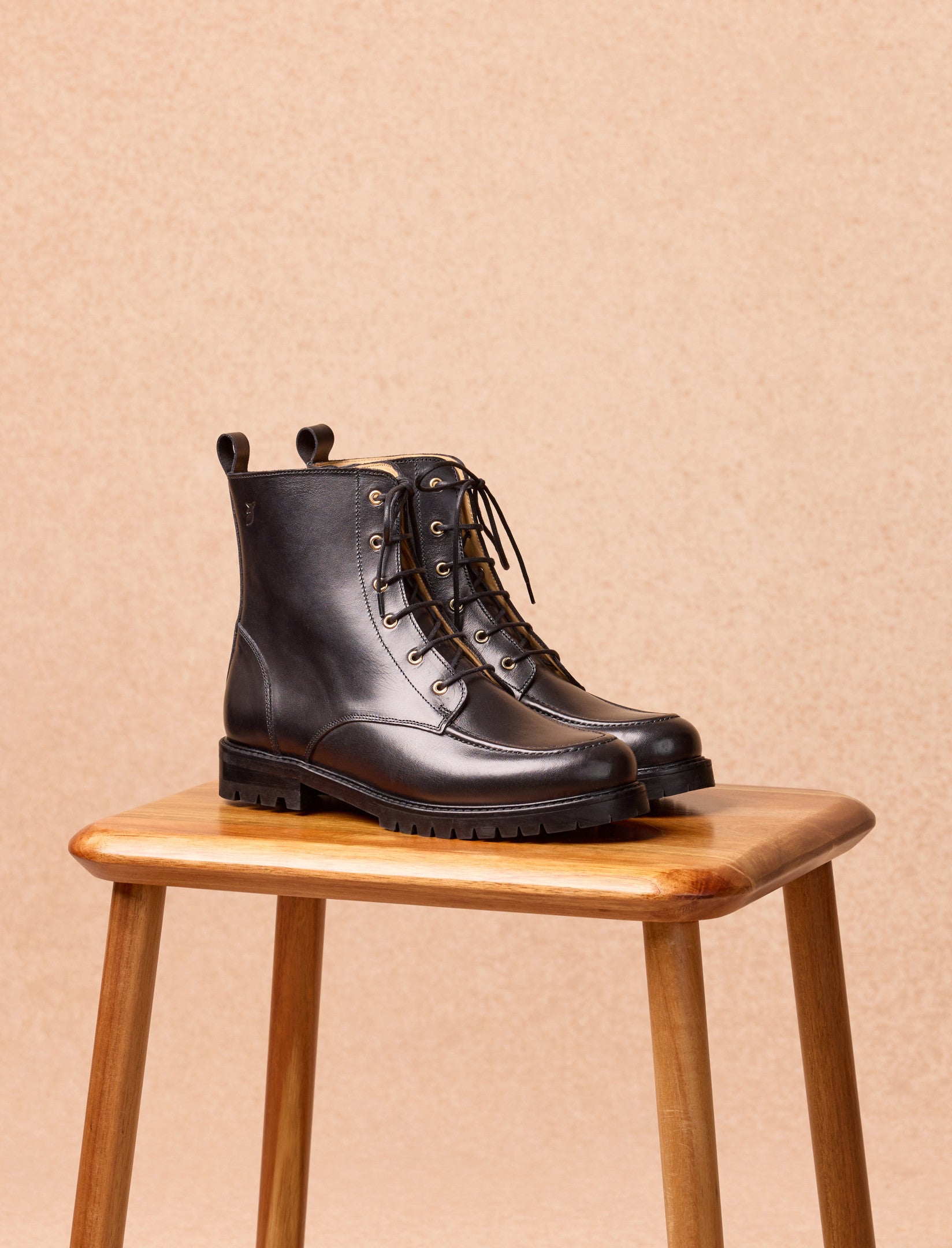 bottines à lacets en cuir noir pour femme