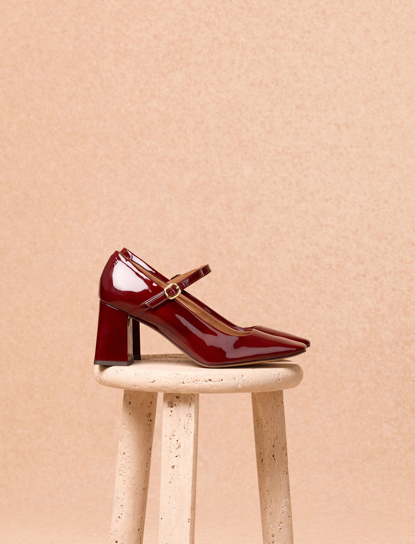 Vikie - Glossy Garnet 