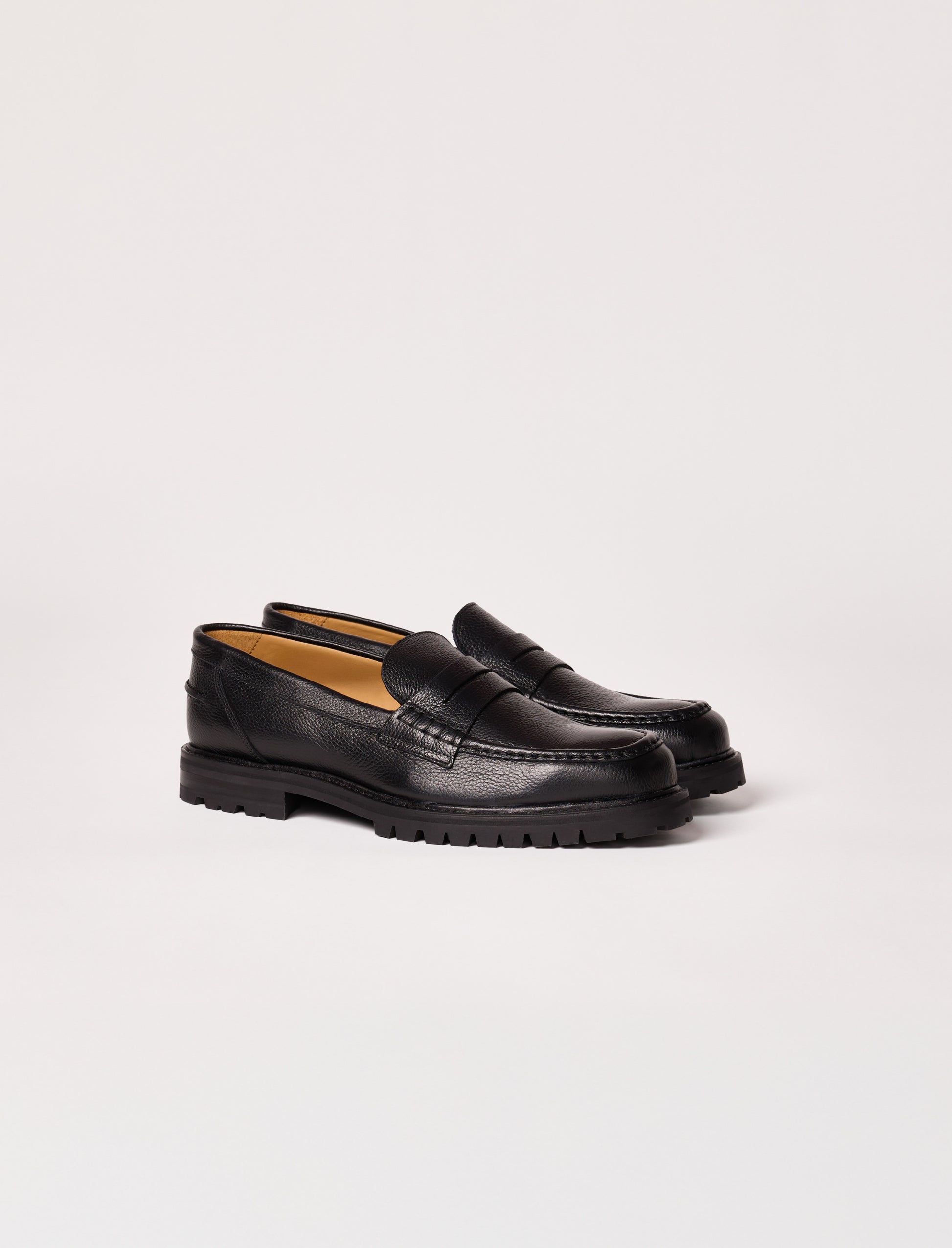 Mocassin Albi avec Blason homme en chèvre veau noir à effet pailleté Mocassin Albi avec Blason homme en chèvre veau noir à effet pailleté