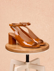 Joanna - Cognac lackiert 