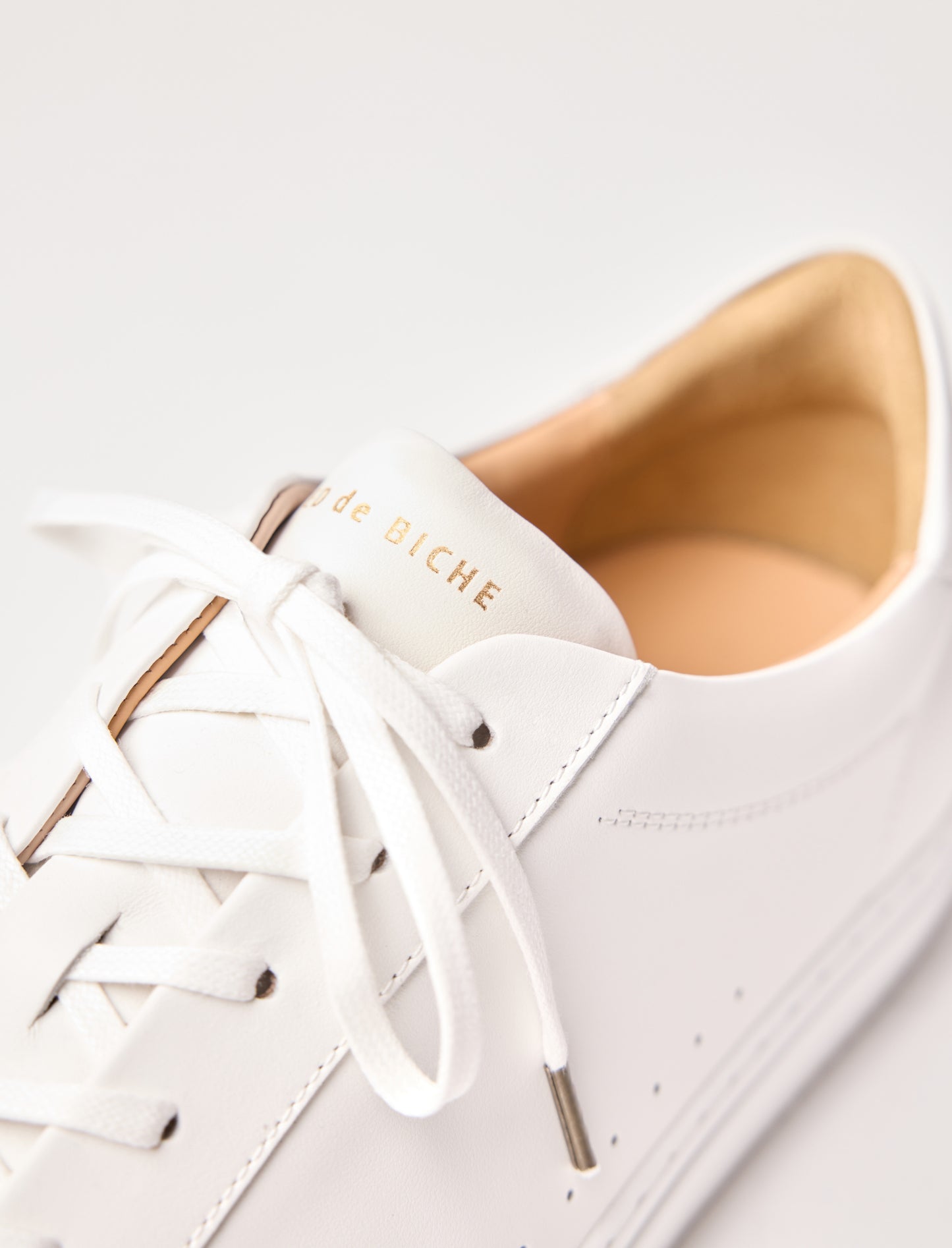 Billy V4 - Optisches Weiß 