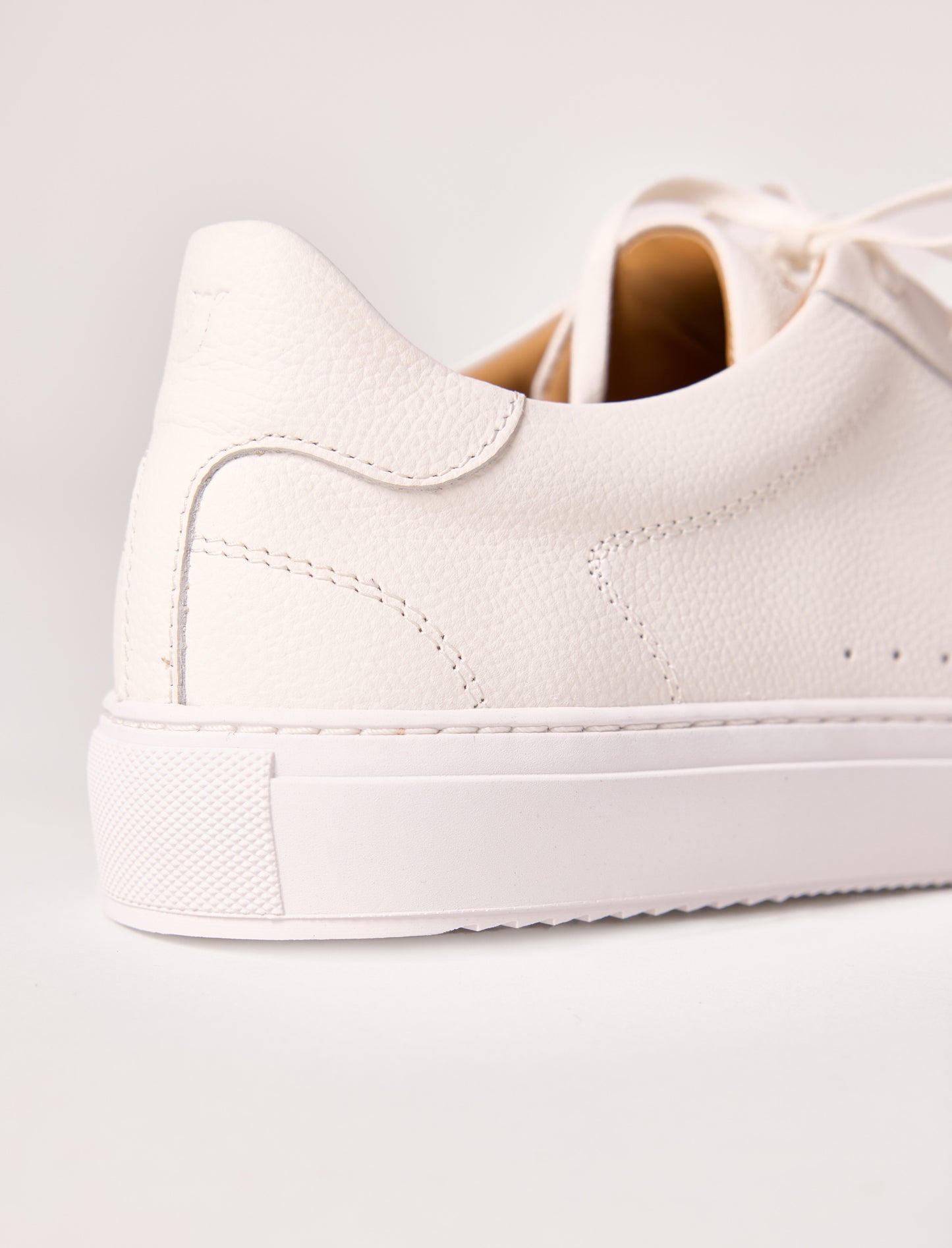 Billy V4 - Textured White Leather 