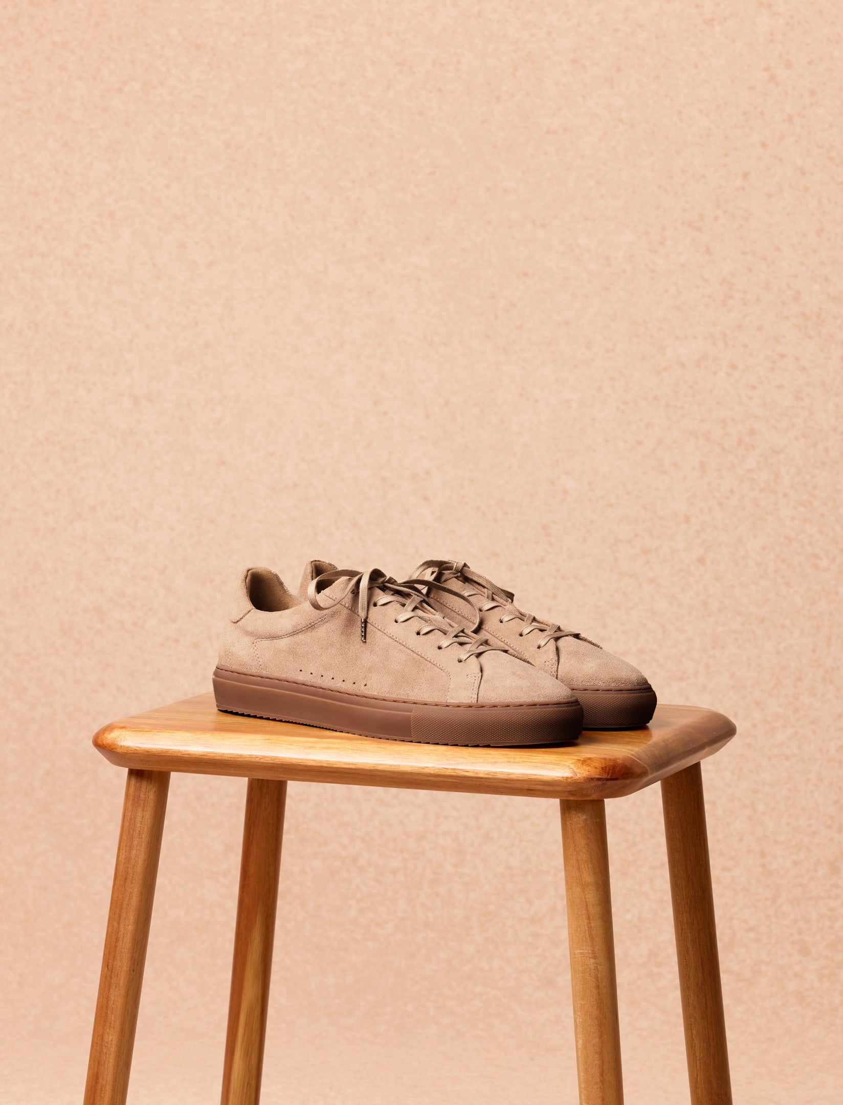 sneakers en cuir beige pour homme