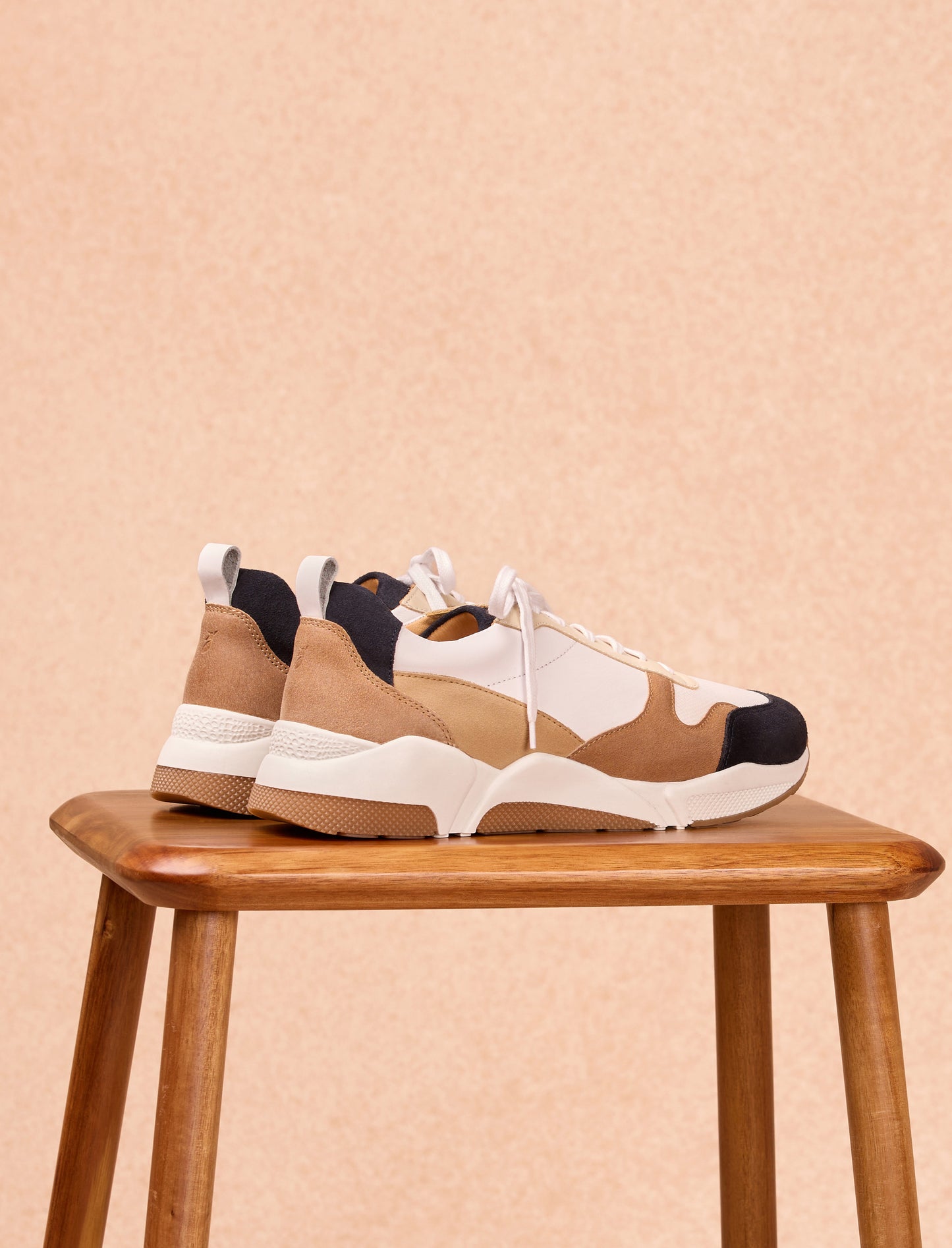 Running Thelma - White and caramel 