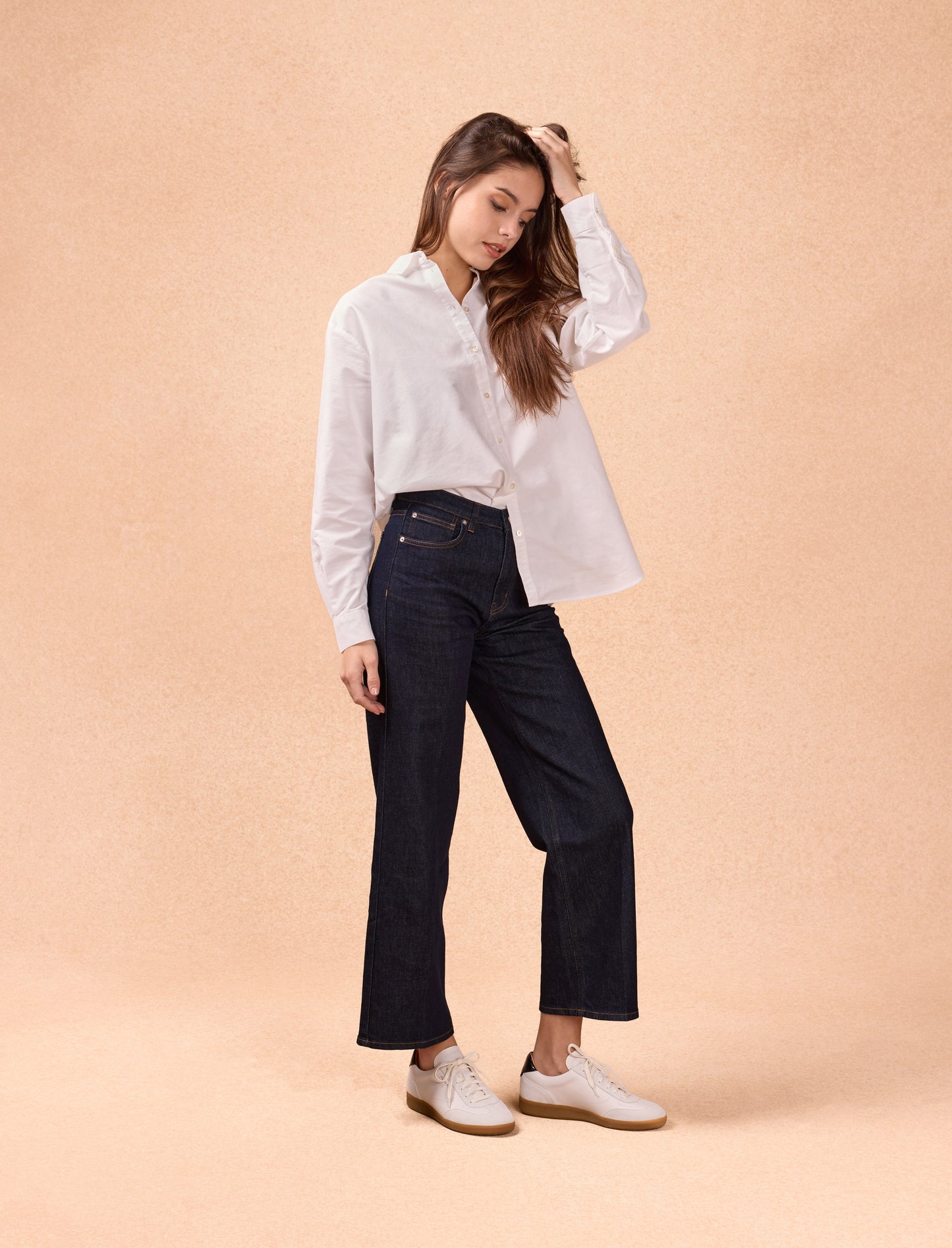 Sacha - White & Black 