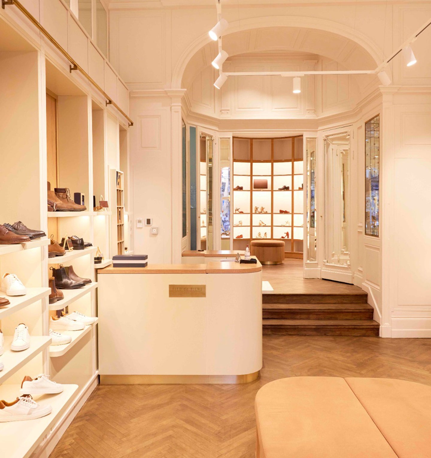 boutique de chaussures pour homme et femme